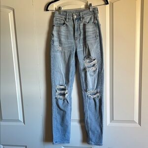 American Eagle Outfitters Light Blue Distressed Moms Straight Jeans size 000